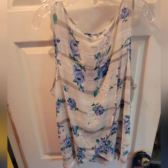 Torrid 1 Floral Print Women's Top - Blue and White - Picture 8 of 9